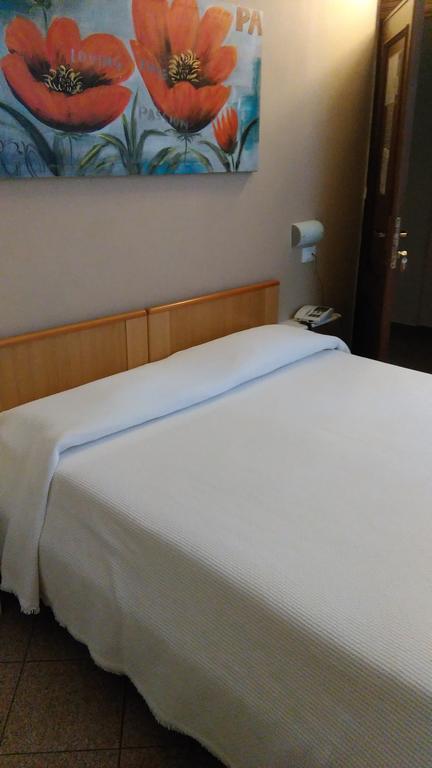 Hotel Lydia Аласио Екстериор снимка