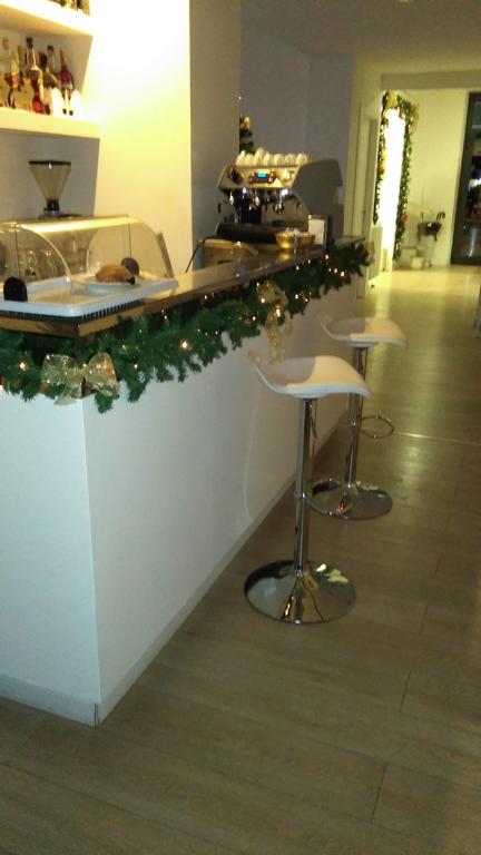 Hotel Lydia Аласио Екстериор снимка