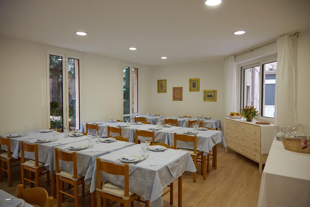 Hotel Lydia Аласио Екстериор снимка