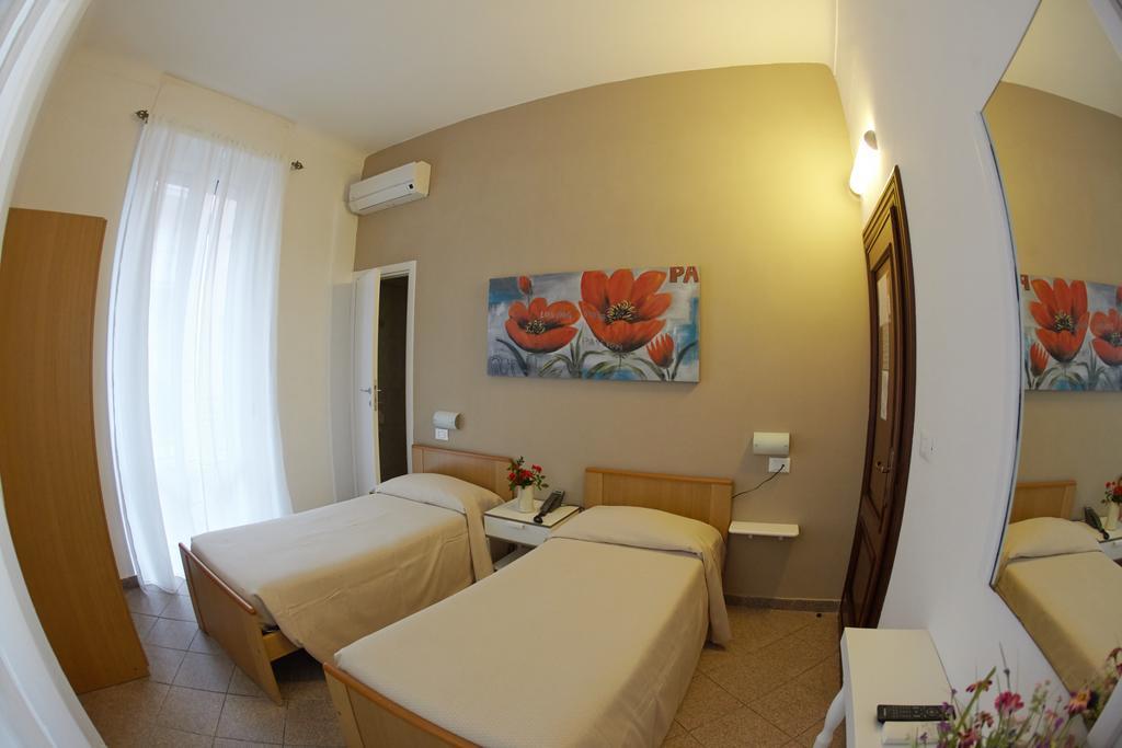 Hotel Lydia Аласио Стая снимка