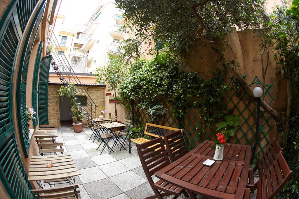 Hotel Lydia Аласио Екстериор снимка