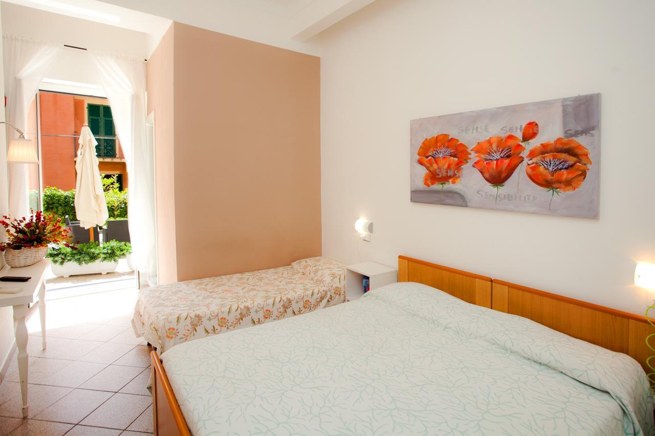 Hotel Lydia Аласио Екстериор снимка