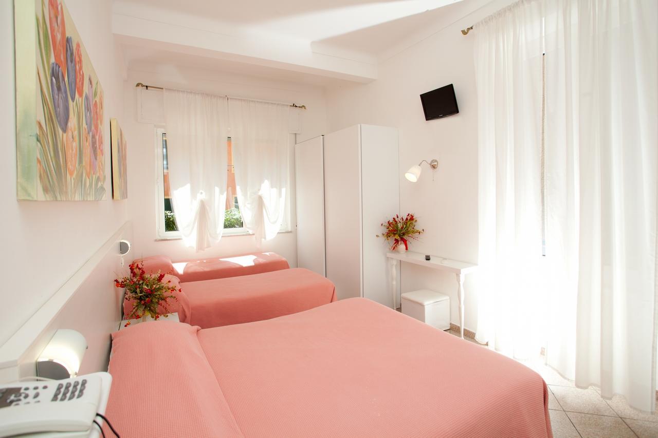 Hotel Lydia Аласио Екстериор снимка