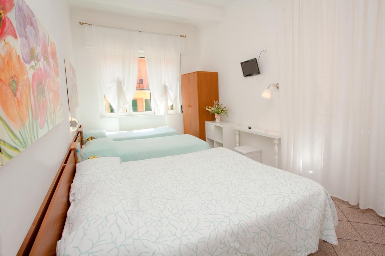 Hotel Lydia Аласио Екстериор снимка