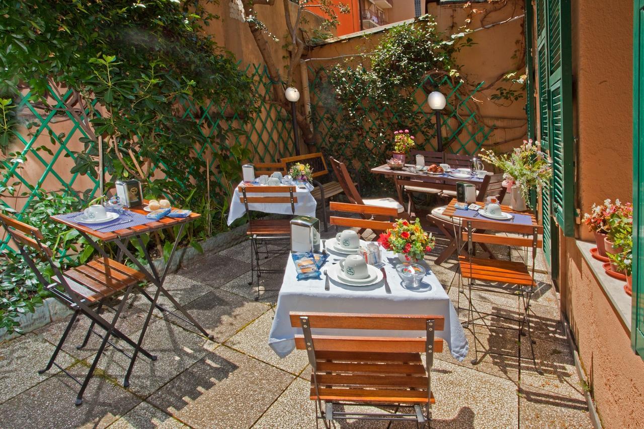 Hotel Lydia Аласио Екстериор снимка