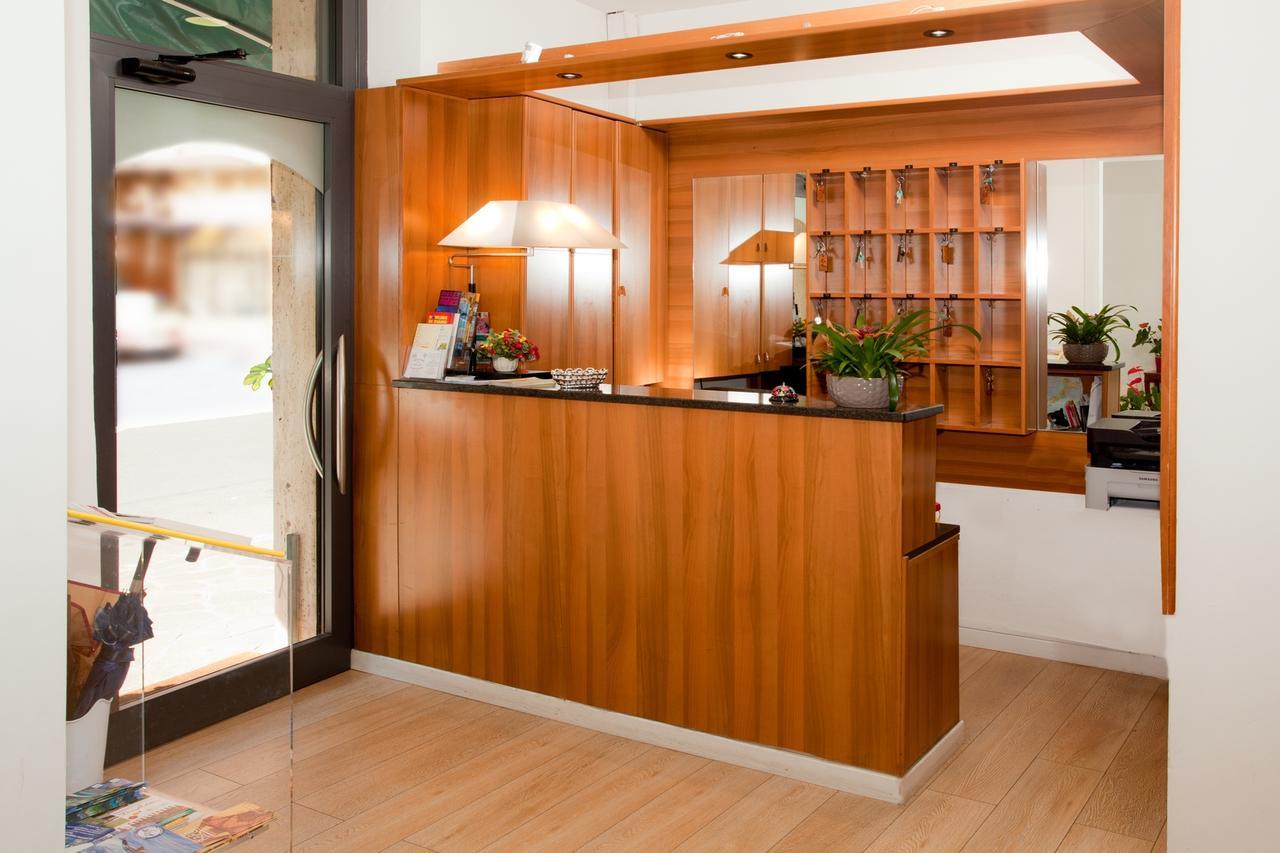 Hotel Lydia Аласио Екстериор снимка